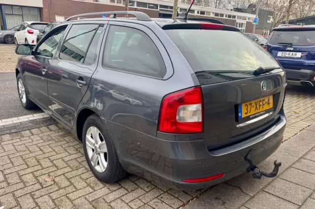 Škoda Octavia (2012) thumbnail 6