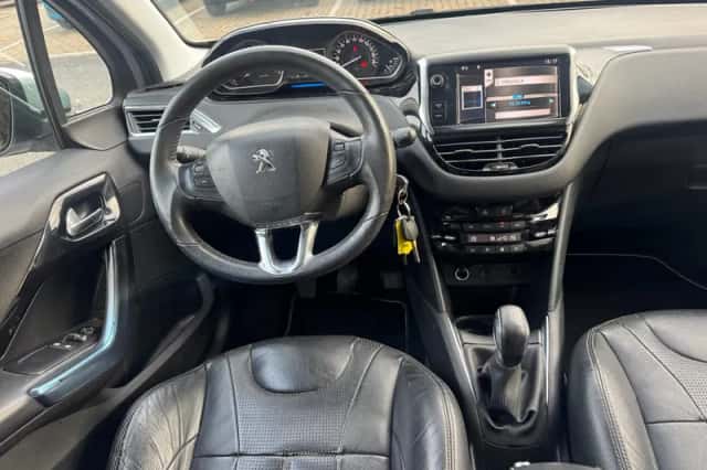 Peugeot 208 (2012) thumbnail 2