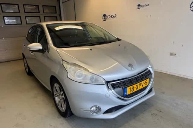 Peugeot 208 (2012) thumbnail 5