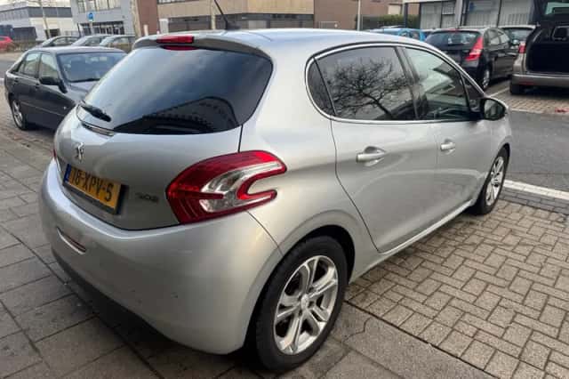 Peugeot 208 (2012) thumbnail 6