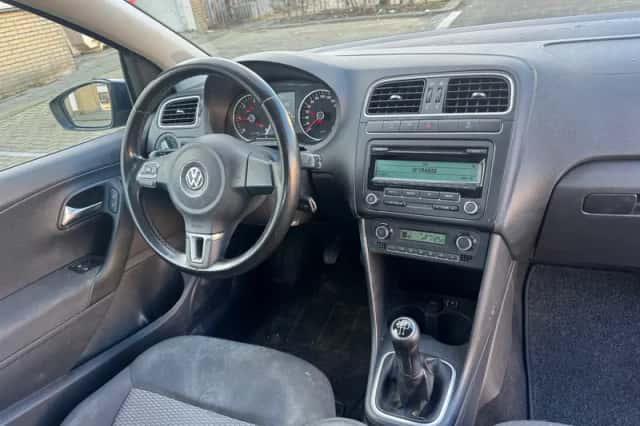 Volkswagen Polo (2010) thumbnail 2