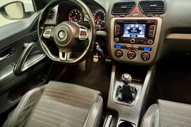 Volkswagen SCIROCCO (2009) thumbnail 2