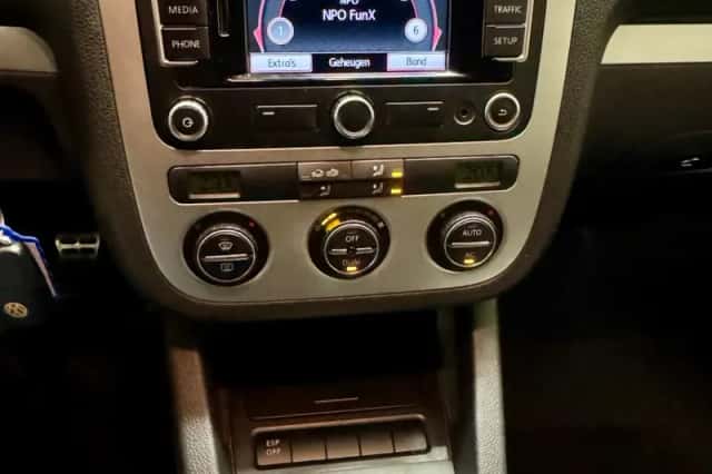 Volkswagen SCIROCCO (2009) thumbnail 3