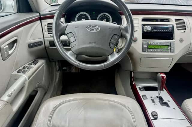 Hyundai GRANDEUR (2006) thumbnail 2