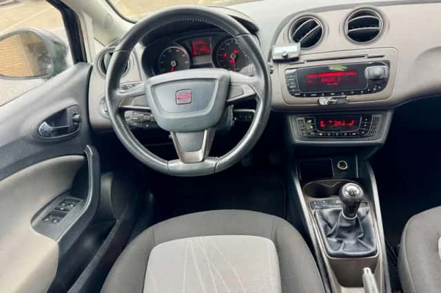 SEAT Ibiza (2013) thumbnail 2