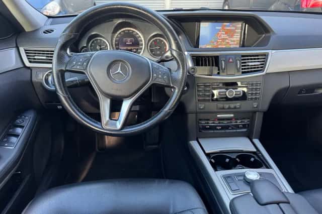 Mercedes-Benz E-Klasse (2013) thumbnail 2