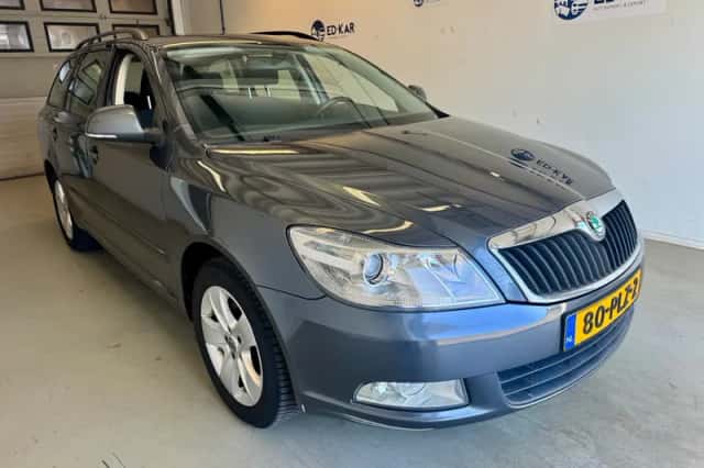 Škoda Octavia (2011) thumbnail 5