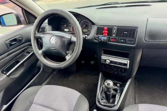 Volkswagen Golf (2002) thumbnail 2
