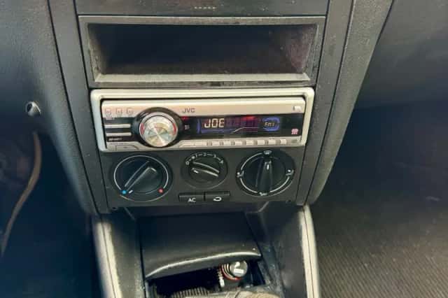 Volkswagen Golf (2002) thumbnail 3