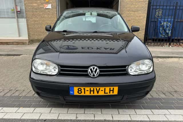 Volkswagen Golf (2002) thumbnail 4