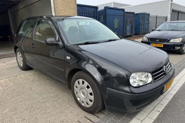 Volkswagen Golf (2002) thumbnail 5