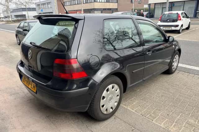 Volkswagen Golf (2002) thumbnail 6