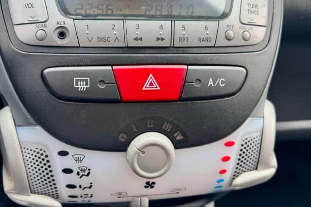 Peugeot 107 (2011) thumbnail 3