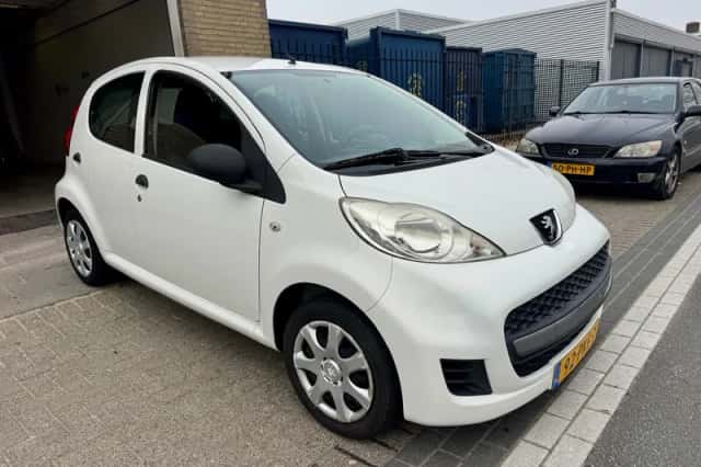 Peugeot 107 (2011) thumbnail 5