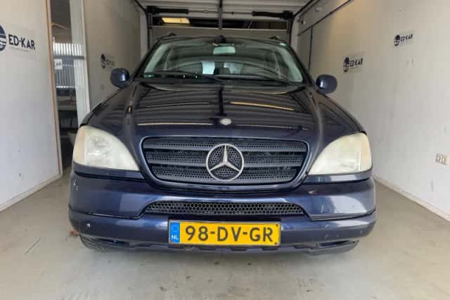 Mercedes-Benz ML-Klasse (2000) thumbnail 4