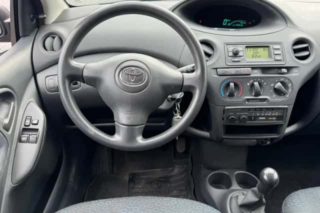 Toyota Yaris (2005) thumbnail 2