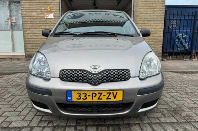 Toyota Yaris (2005) thumbnail 3