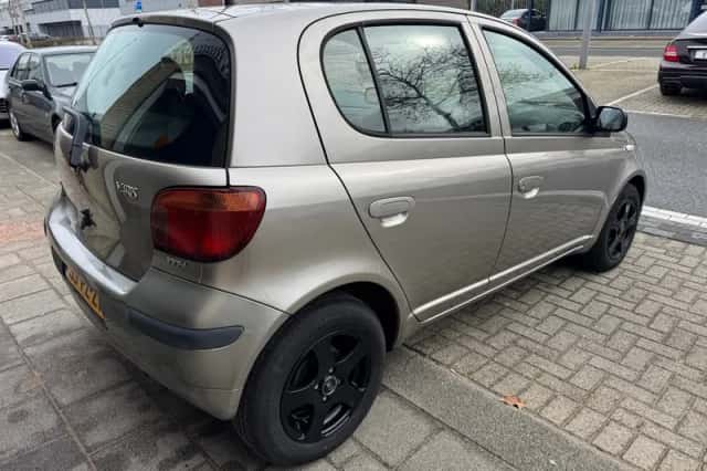 Toyota Yaris (2005) thumbnail 5