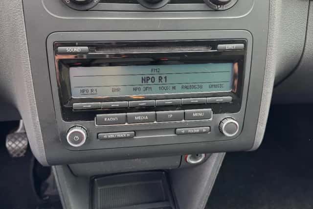 Volkswagen Touran (2011) thumbnail 3