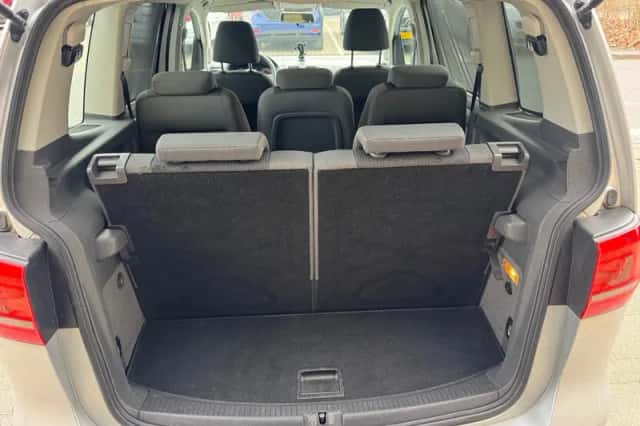 Volkswagen Touran (2011) thumbnail 4