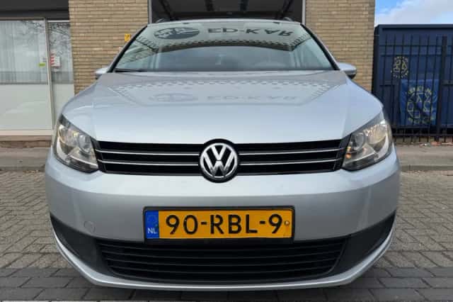 Volkswagen Touran (2011) thumbnail 5