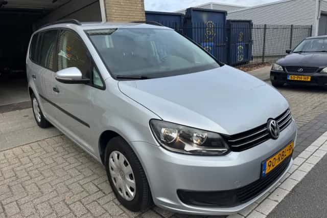 Volkswagen Touran (2011) thumbnail 6