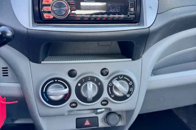 Suzuki Alto (2010) thumbnail 3