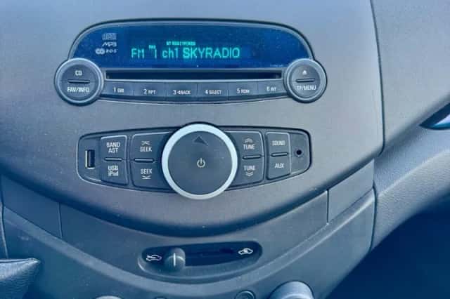 Chevrolet SPARK (2012) thumbnail 3
