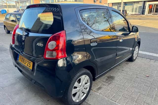 Suzuki Alto (2010) thumbnail 5