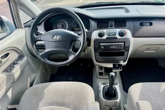 Hyundai TRAJET (2004) thumbnail 2
