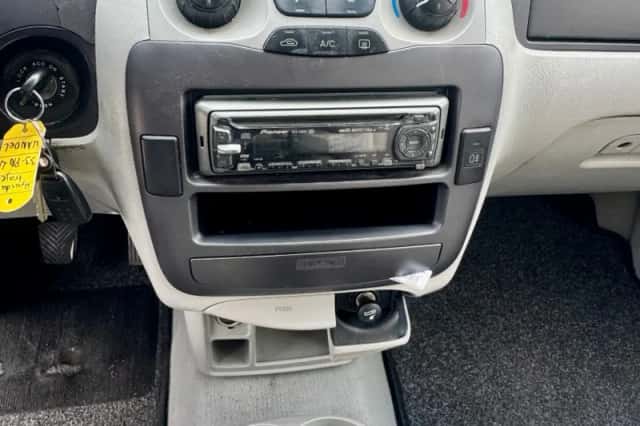 Hyundai TRAJET (2004) thumbnail 3