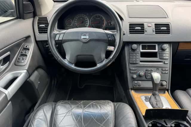 Volvo XC90 (2004) thumbnail 2