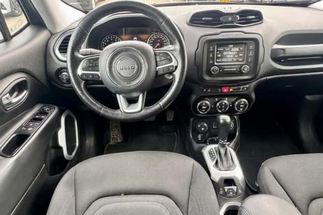 Jeep Renegade (2016) thumbnail 2