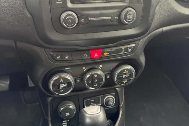 Jeep Renegade (2016) thumbnail 3