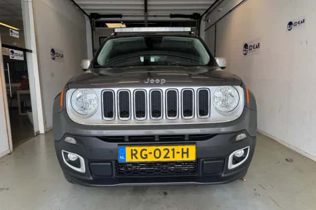 Jeep Renegade (2016) thumbnail 4