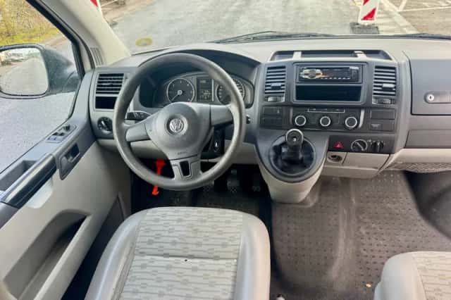 Volkswagen Transporter (2012) thumbnail 2