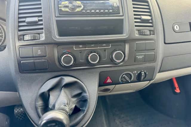 Volkswagen Transporter (2012) thumbnail 4