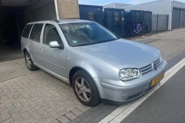 Volkswagen Golf (2004) thumbnail 4