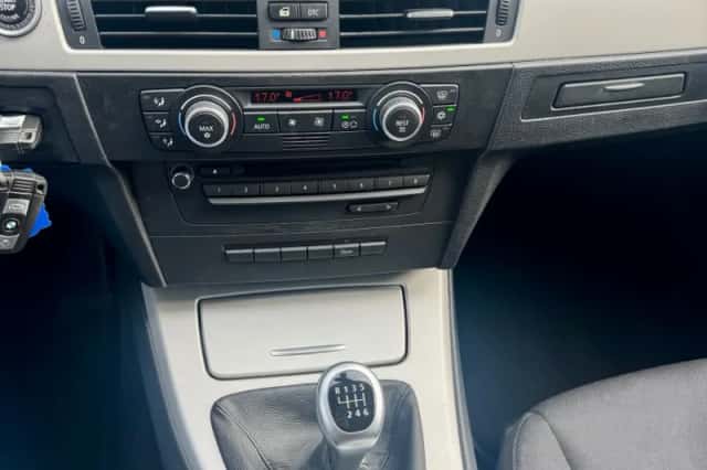 BMW 3-Serie (2011) thumbnail 3