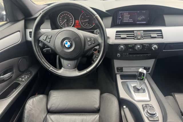 BMW 5-Serie (2010) thumbnail 2