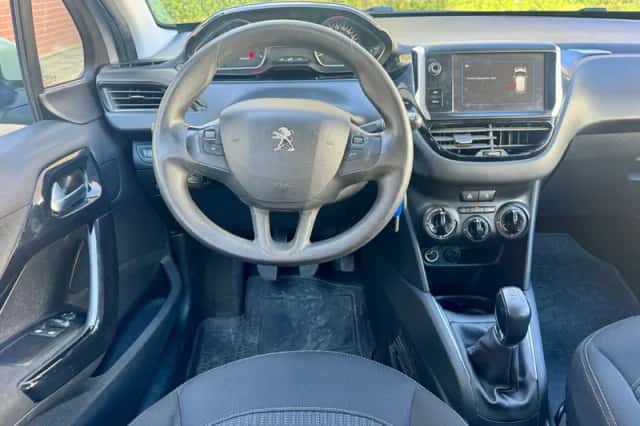 Peugeot 208 (2017) thumbnail 2