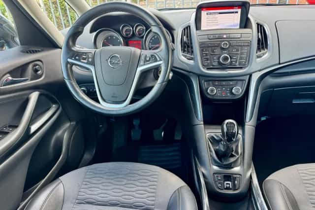 Opel Zafira Tourer (2014) thumbnail 2