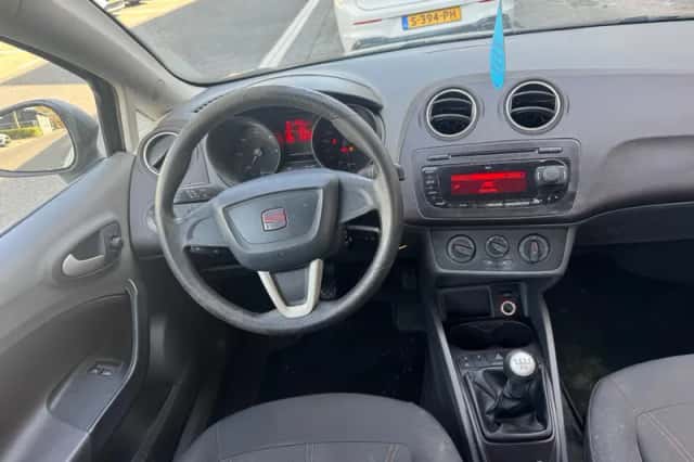 SEAT Ibiza (2011) thumbnail 2