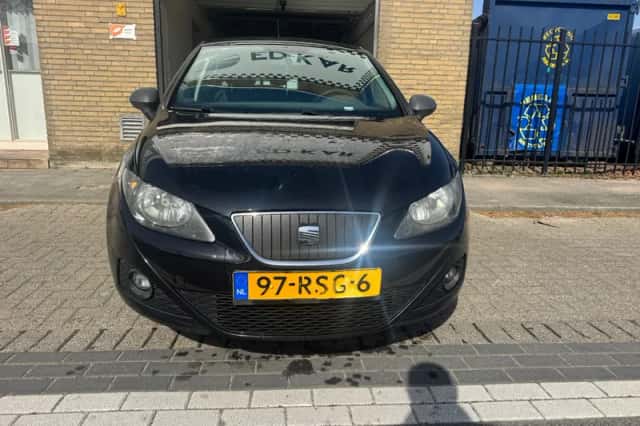 SEAT Ibiza (2011) thumbnail 4