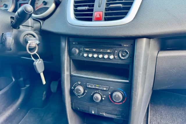 Peugeot 207 (2010) thumbnail 3