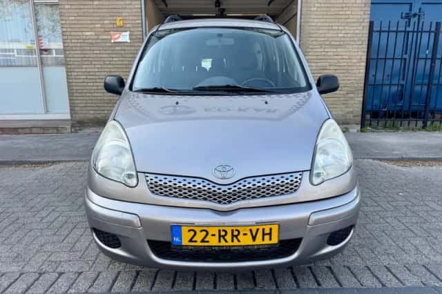 Toyota Yaris (2005) thumbnail 4