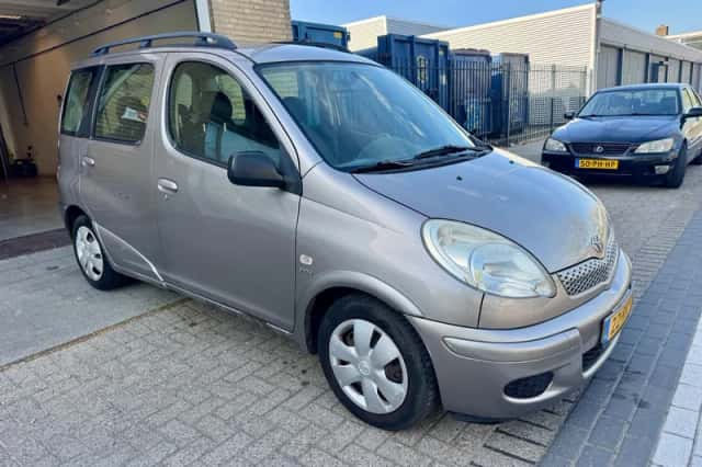 Toyota Yaris (2005) thumbnail 5