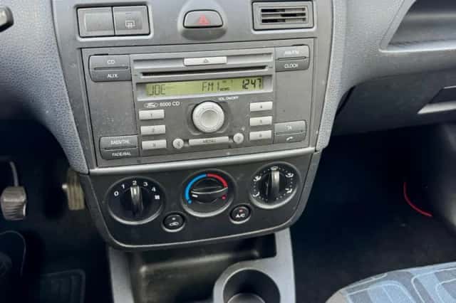 Ford Fiesta (2006) thumbnail 3
