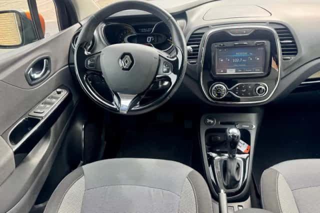 Renault Captur (2015) thumbnail 2