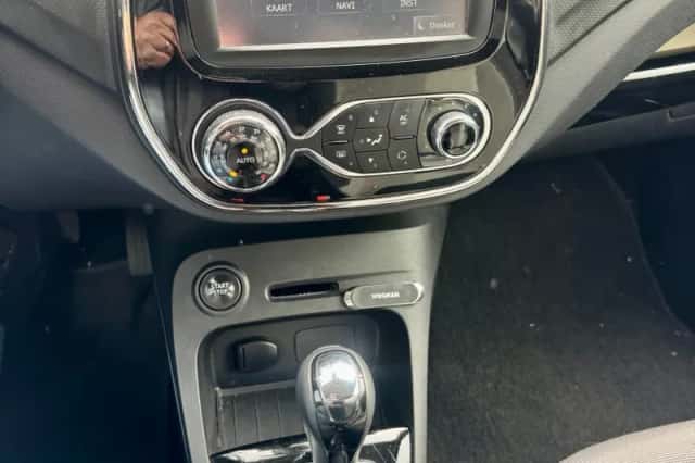 Renault Captur (2015) thumbnail 3